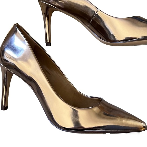 14th & Union Shoes - 14th & UNION Rose Gold Metallic Faux Leather Pumps - Size 8